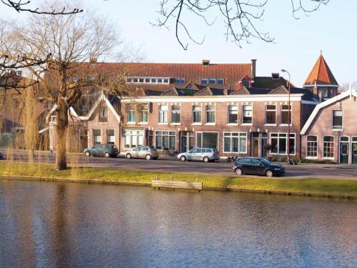 Alkmaar House | Holiday Home in Alkmaar by Canal