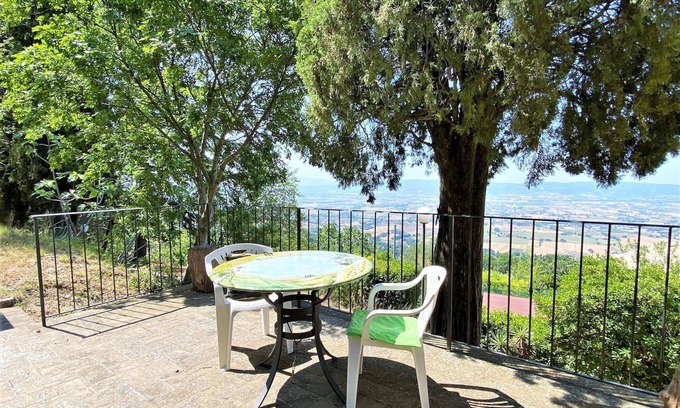 Assisi House | Holiday Home in Assisi With Garden