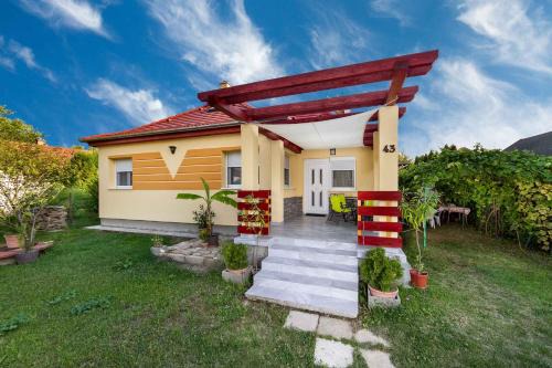 Balatonmariafurdo House | Holiday home in Balatonmariafürdo 43401