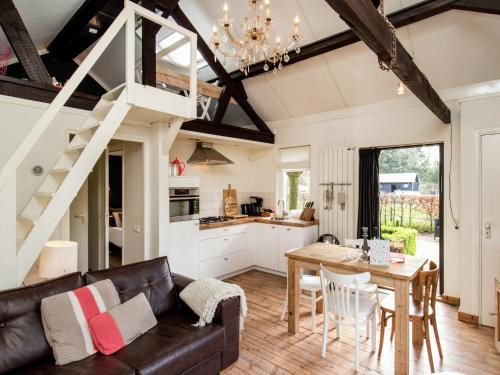 Leende House | Holiday Home in Leende with Hot Tub & Garden, cleaning included