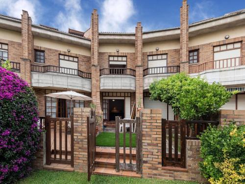 Loredo House | Holiday Home in Loredo near Surf Beach