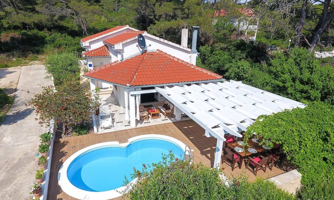 Molat House | Holiday Home in Molat with Pool