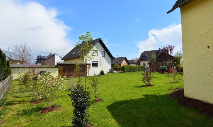 Morz House | Holiday Home in Morz with Garden