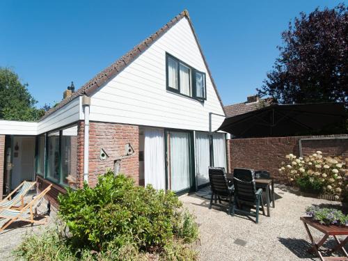 Municipality of Noordwijk House | Holiday Home in Noordwijkerhout by Lake