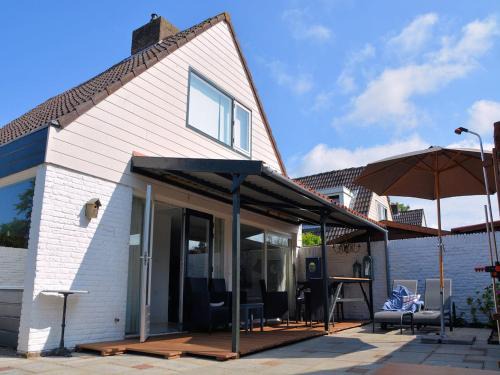 Municipality of Noordwijk House | Holiday Home in Noordwijkerhout by Lake