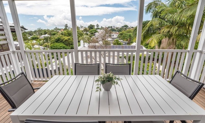 Paddington House | Holiday Home in Paddington