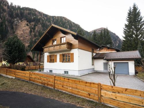 Rennweg am Katschberg House | Holiday Home in Rennweg near Ski Slopes