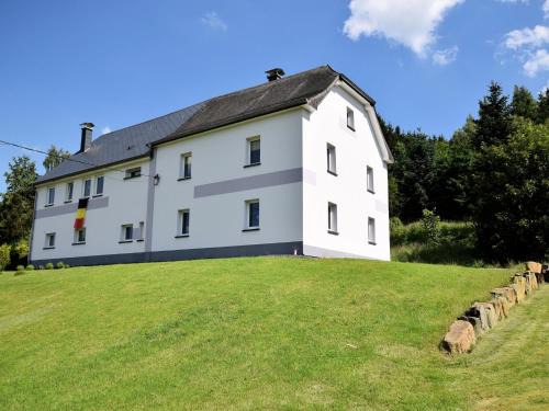 Schoenberg House | Holiday Home in Saint Vith with Terrace