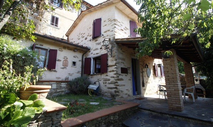 Stazzema House | Holiday Home in Stazzema with 2 bedrooms sleeps 5