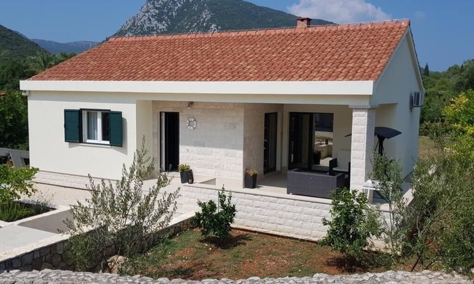 Mali Ston House | Holiday Home in Ston/Mali Ston with Terrace, Air condition, WIFI, Washing machine (4542-1)