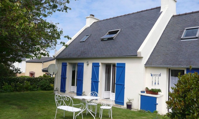 Ploudalmezeau House | Holiday Home in Treompan near Sandy Beaches