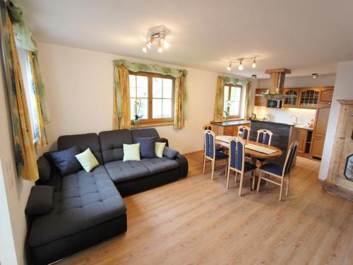Taxenbach Apartment | Holiday Home in Taxenbach with Hohe Tauern Views