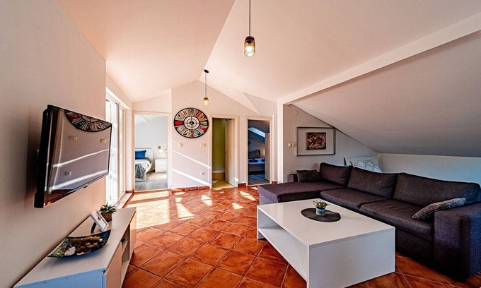 Pupnat Apartment | Holiday Home Island Gem - Five Bedroom Apartment