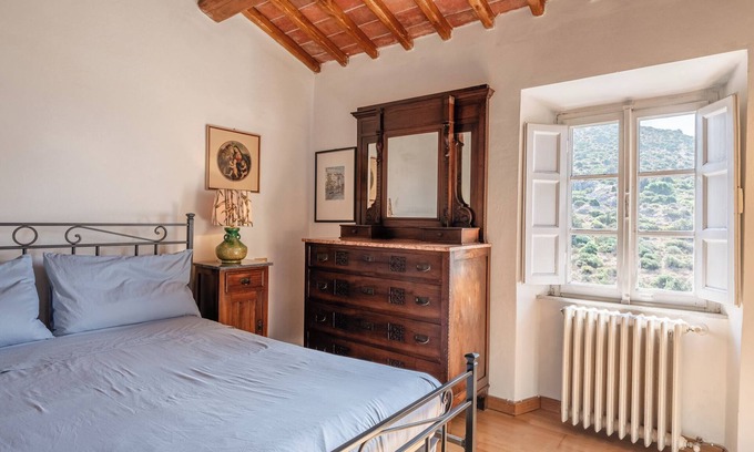 San Giuliano Terme House | Holiday Home 'Villetta Dei Cipressi' with Private Terrace and Wi-Fi