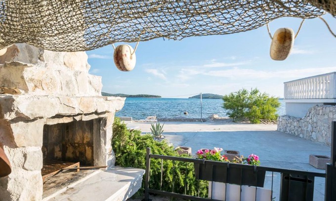 Krapanj House | Holiday Home Ivana
