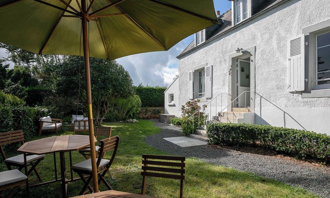Locquirec House | Holiday Home 'Ker Lotig' with Sea View, Private Terrace and Wi-Fi