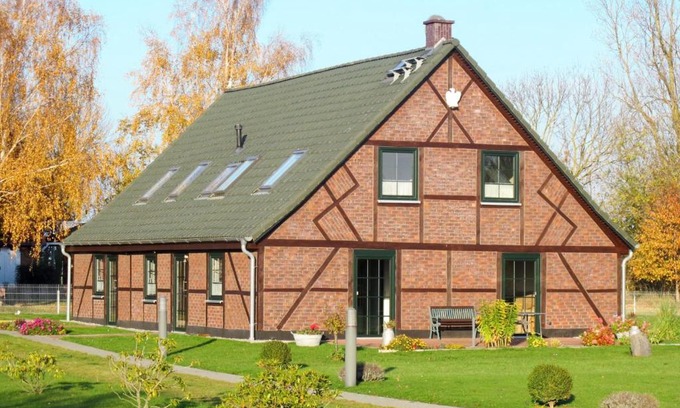 Lieschow House | Holiday Home Kiebitz by Interhome