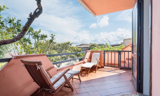 Agrustos House | Holiday Home 'La Casa Di Delia' with Sea View, Private Terrace and Shared Garden