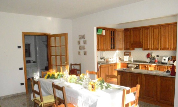 Collesanto House | Holiday Home 'La Casa Di Lupin A Perugia' with Shared Terrace and Wi-Fi