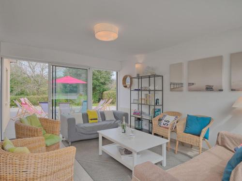 Arzon House | Holiday Home La Pointe de Kerners by Interhome
