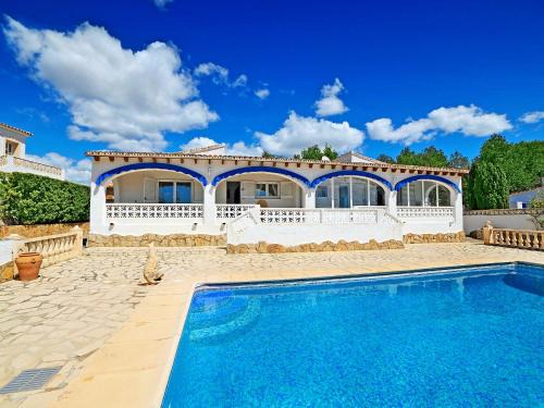 El Tesoro House | Holiday Home La Sabatera by Interhome