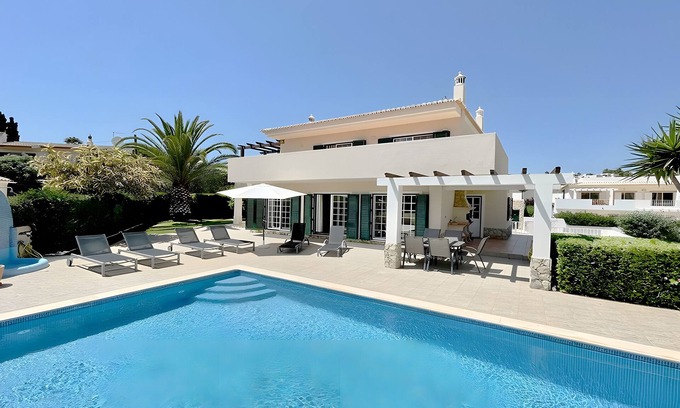 Albardeira House | Holiday Home 'Lagos Modern' with Private Pool, Wi-Fi and Air Conditioning