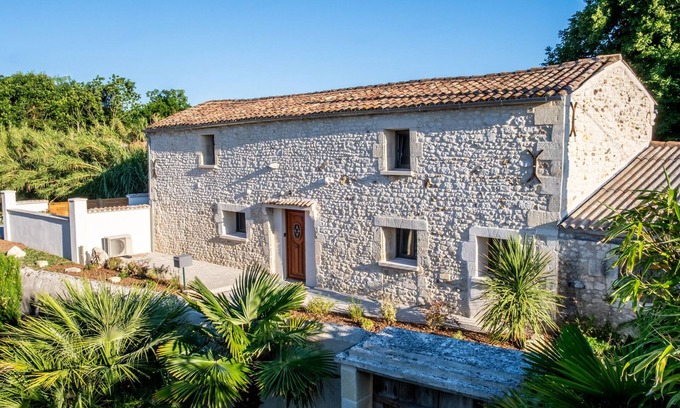 Breuillet House | Holiday Home 'Le Clos De La Grange Near Beaches' with Private Terrace, Wi-Fi and Air Conditioning