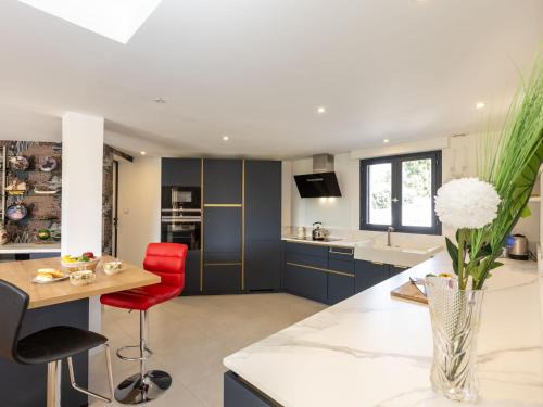 Le Rosais-La Flourie House | Holiday Home Le tertre Verrine by Interhome