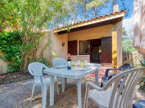 Lacanau-Ocean House | Holiday Home Les Cracks-2 by Interhome
