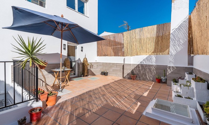 Durcal House | Holiday Home 'Little Alhambra' with Private Terrace and Wi-Fi