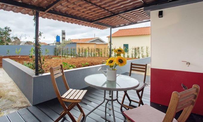 Santana House | Holiday Home 'Little Zen House' with Mountain View, Wi-Fi and Air Conditioning