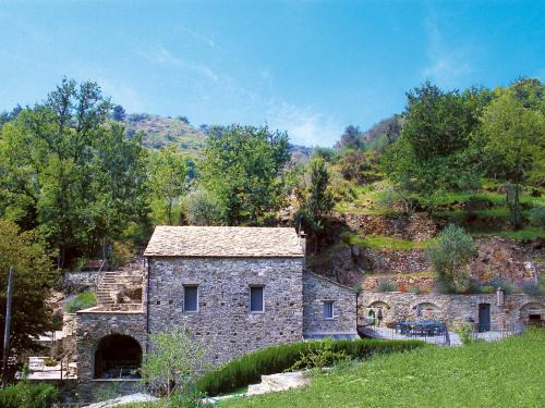 Costarainera House | Holiday Home Muin du Pie - SLR120 by Interhome