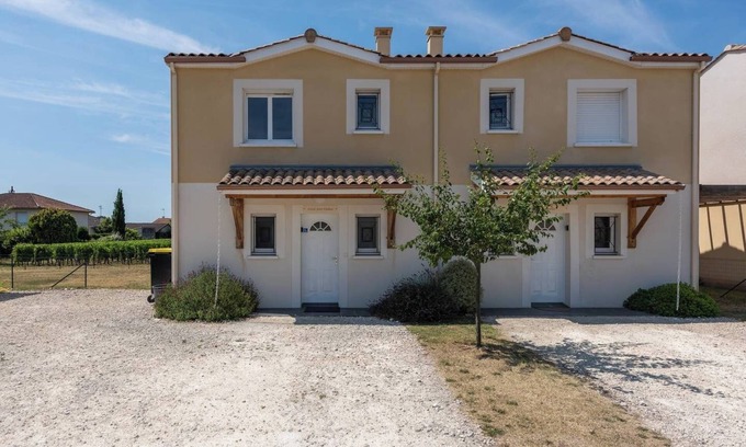 Libourne House | Holiday Home 'Maion 12 Pers-3 Chambres' with Shared Terrace, Wi-Fi and Air Conditioning