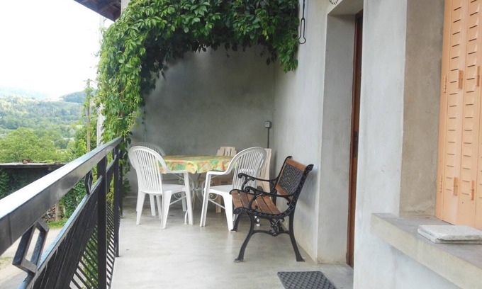 Dortan House | Holiday Home 'Maison De Campagne T3 110 M' with Mountain View, Private Terrace and Wi-Fi