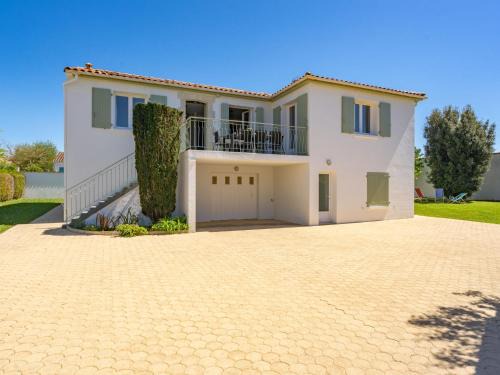 Vaux-sur-Mer House | Holiday Home Maison Elio by Interhome