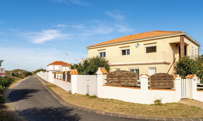 Barbatre House | Holiday Home 'Maison Vue Sur Mer 50m Plage' with Sea View, Private Terrace and Wi-Fi