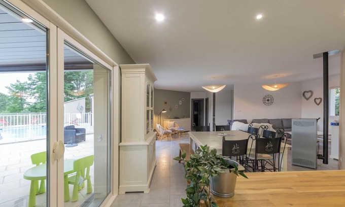 Brujas House | Holiday Home 'Mas D'alex - Piscine' with Private Pool, Private Terrace and Wi-Fi