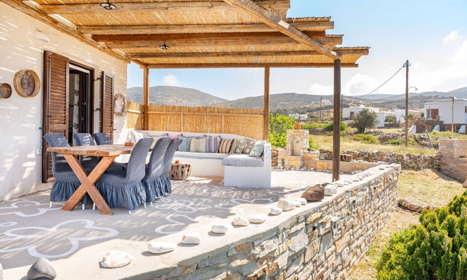 Ios House | Holiday Home 'Mentas House' with Private Terrace, Wi-Fi and Air Conditioning
