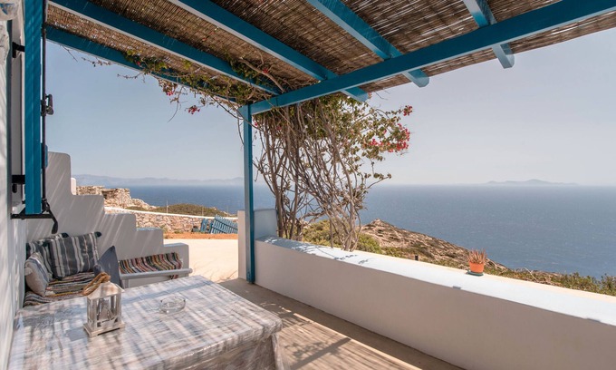 Donoussa House | Holiday Home 'Mesaria' with Sea View, Wi-Fi and Air Conditioning