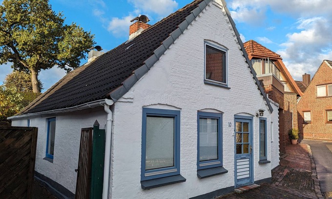 Meldorf House | Holiday Home 'Möwennest Meldorf' with Private Terrace, Private Garden and Wi-Fi