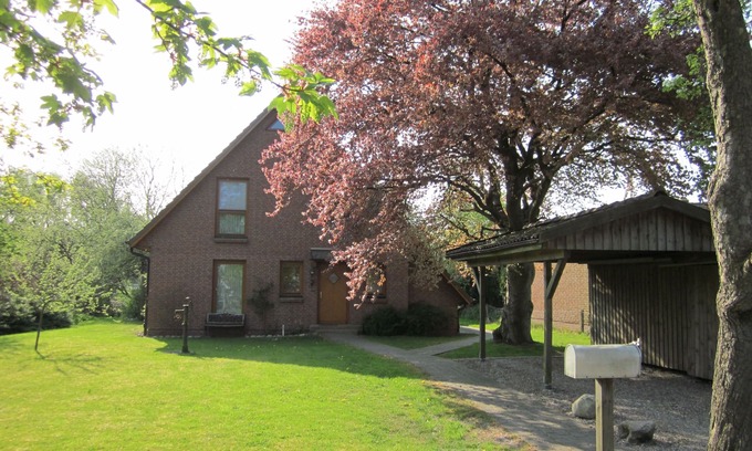 Lehe House | * Holiday home near the North Sea, large apple orchard, oasis of calm in the southwest