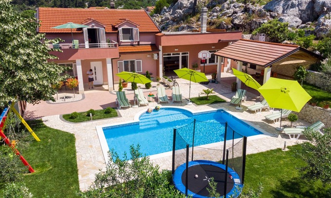 Ploce Villa | Holiday home Ostojić attractive villa with private pool near lakes