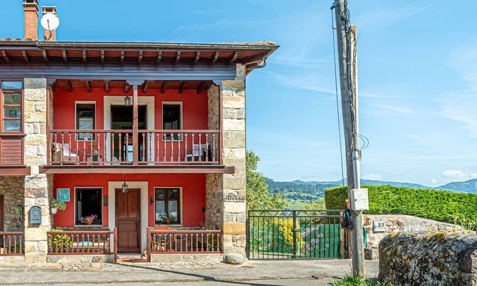 Pilona House | Holiday Home 'Paz Y Tranquilidad' with Mountain View, Shared Terrace and Wi-Fi