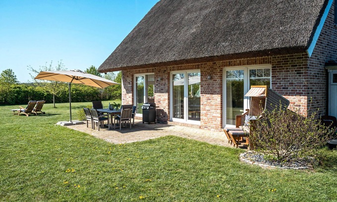 Poseritz House | Holiday Home 'Reethaus Meerferien' with Sea View, Private Terrace and Wi-Fi