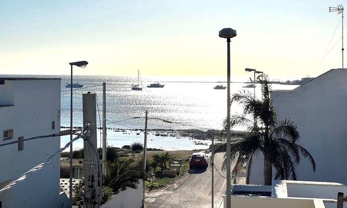 Province of Lecce House | Holiday Home 'Rifugio Del Pescatore' with Sea View