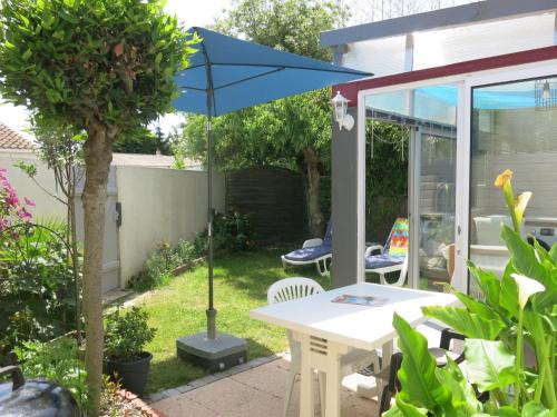 Bourgenay House | Holiday Home Roses Tremières by Interhome