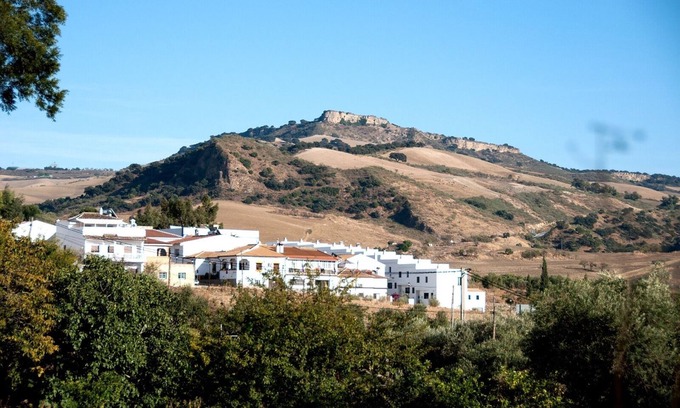 Montecorto House | Holiday Home 'Sardiguera' with Private Terrace, Wi-Fi and Air Conditioning