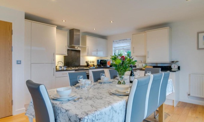 Winnard's Perch House | Holiday Home Serenade by Interhome