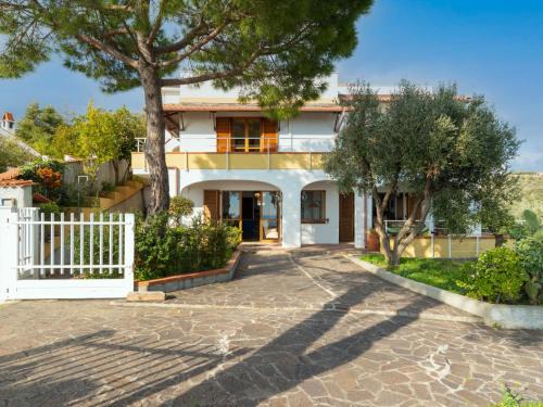 Poggi House | Holiday Home Sea 20-20 - PGI120 by Interhome