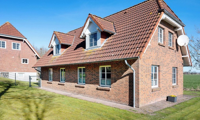 Dagebuell House | Holiday Home 'Seestern' with Private Terrace, Private Garden and Wi-Fi